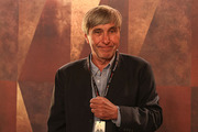<span style='display:inline-block; background-color:#DF071E; width: 100%;padding:5px;'>Jean Ollé-Laprune</span>