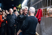 <span style='display:inline-block; background-color:#DF071E; width: 100%;padding:5px;'>Sean Penn</span>