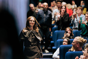 <span style='display:inline-block; background-color:#DF071E; width: 100%;padding:5px;'>Natalie Portman</span>