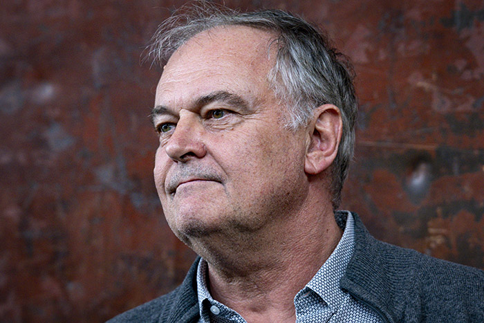 <span style='display:inline-block; background-color:#DF071E; width: 100%;padding:5px;'>Christian Carion </span>