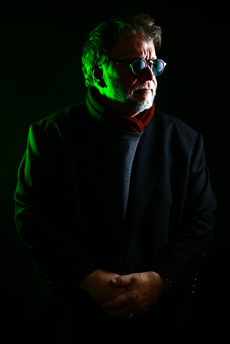 <span style='display:inline-block; background-color:#DF071E; width: 100%;padding:5px;'>Guillermo del Toro</span>