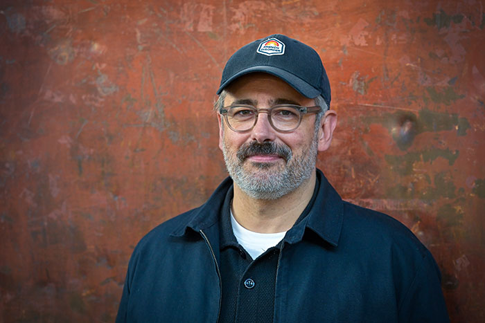 <span style='display:inline-block; background-color:#DF071E; width: 100%;padding:5px;'>Anthony Bobeau</span>