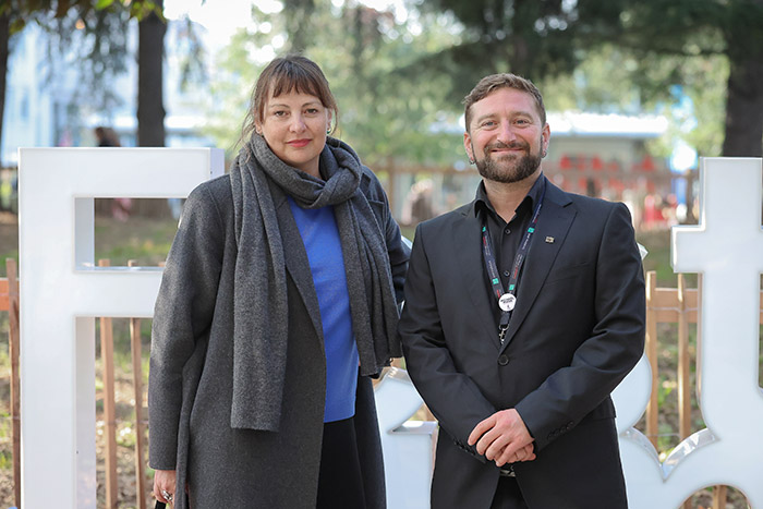 <span style='display:inline-block; background-color:#DF071E; width: 100%;padding:5px;'>Ksenija Zelenović (Yugoslav Film Institute) et Rosen Spasov (Bulgarian Film Institute)</span>